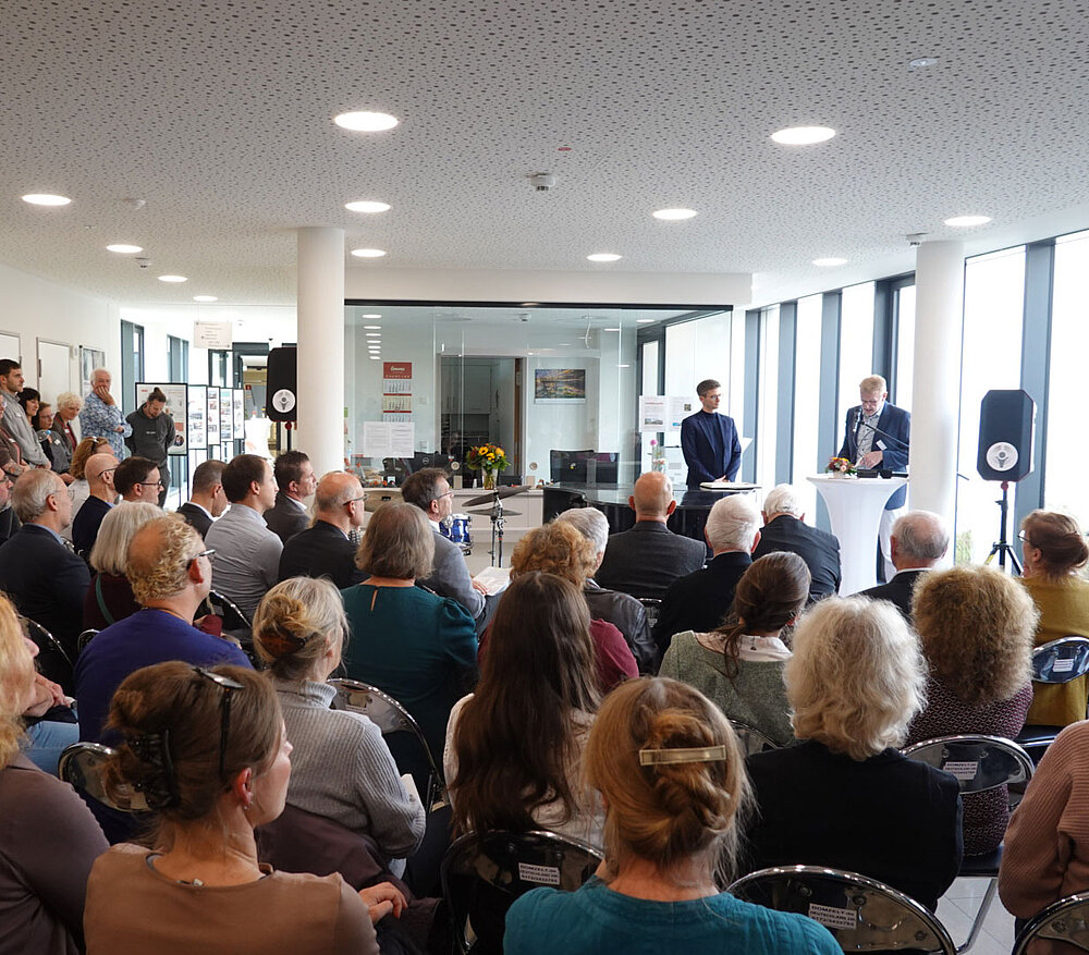 Publikum und Festredner zum Jubiläum 40 Jahre Psychiatrie am KKH
