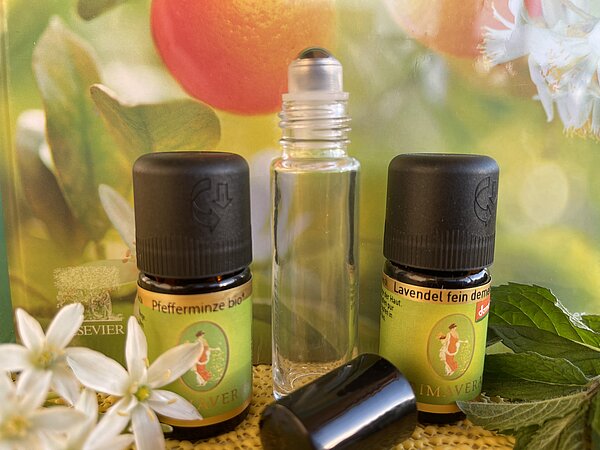 Bild von Aromapflegeölen in kleinen Fläschchen