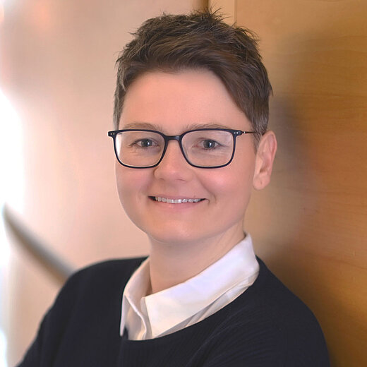 Bild von Julia Erdmann (Leiterin Unternehmens­kommunikation am KKH Erfurt)