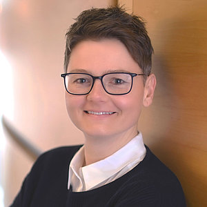 Bild von Julia Erdmann (Leiterin Unternehmens­kommunikation am KKH Erfurt)
