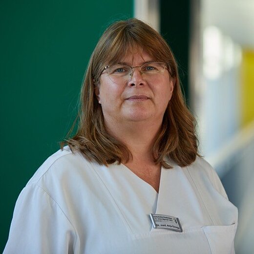Bild von Dr. med. Anja Georgy (Oberärztin in der Klinik für Allgemein-, Visceral-, Thorax- und Gefäßchirurgie am KKH Erfurt)